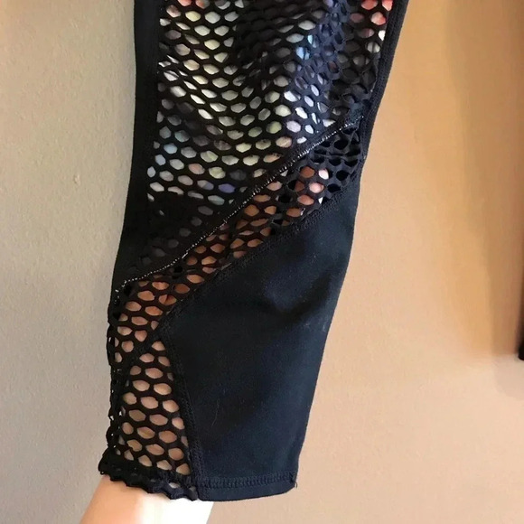 Fabletics Clover Capri Leggings Optical Floral XS - Picture 3 of 9